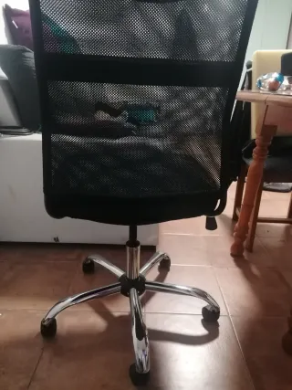 Silla de oficina negra