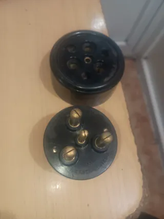 Enchufe vintage de baquelita