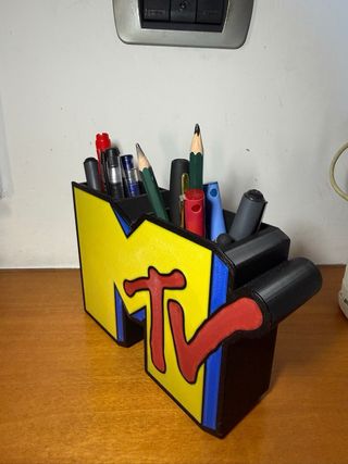 Portapenne MTV giallo e rosso