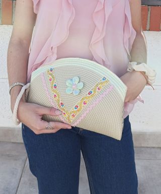 BOLSO DE MANO ARTESANAL