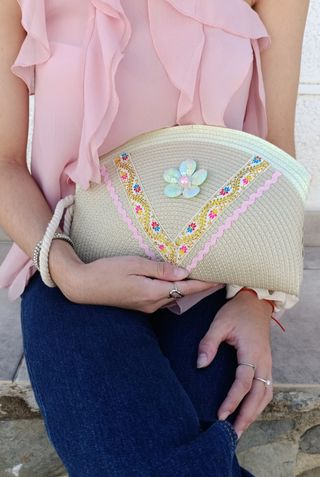 BOLSO DE MANO ARTESANAL