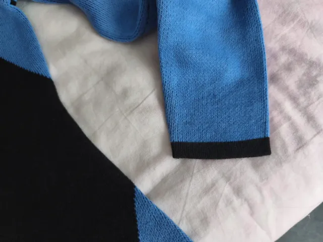 Vestido de punto con diseño geométrico