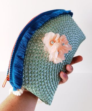 BOLSO DE MANO ARTESANAL