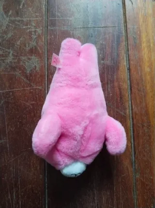 2 muñecos: Kitty y foca rosa