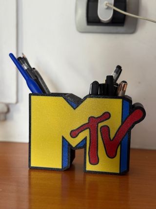 Portapenne MTV con cassetto