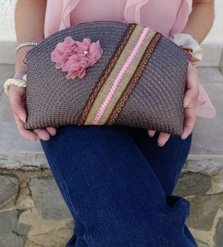 BOLSO DE MANO ARTESANAL