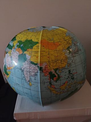 Globo terrestre, insuflável, com todos os continen