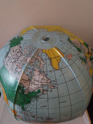 Globo terrestre, insuflável, com todos os continen