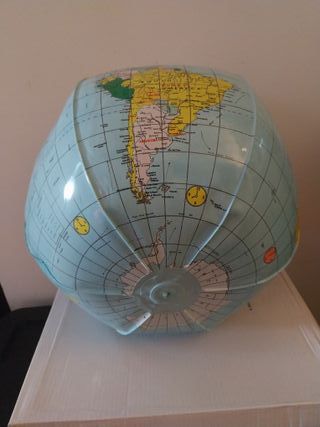 Globo terrestre, insuflável, com todos os continen
