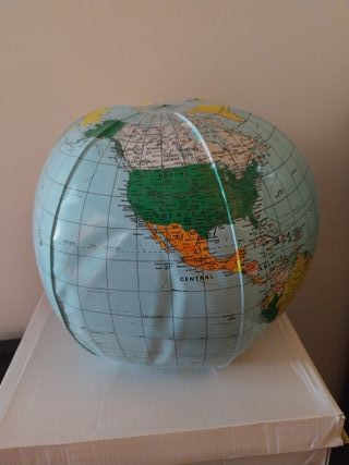Globo terrestre, insuflável, com todos os continen