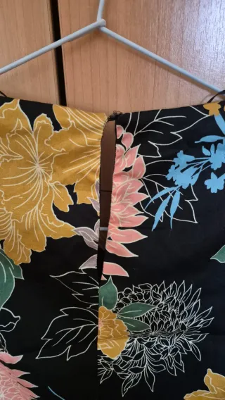 Blusa Zara floral negra multicolor