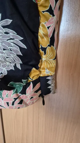 Blusa Zara floral negra multicolor