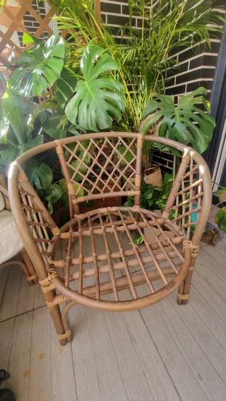 Mesa redonda y 2 sillas ratán exterior