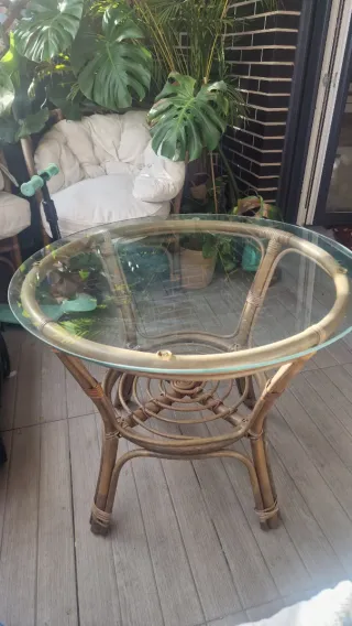 Mesa redonda y 2 sillas ratán exterior