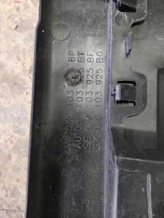 Tapa motor VW Golf V 140cv