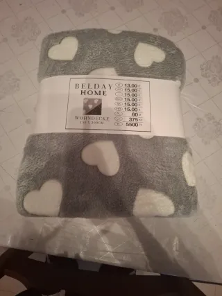 Manta de forro polar con corazones