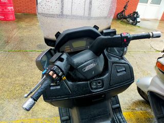 2 Suzuki AN650 Burgman Executive