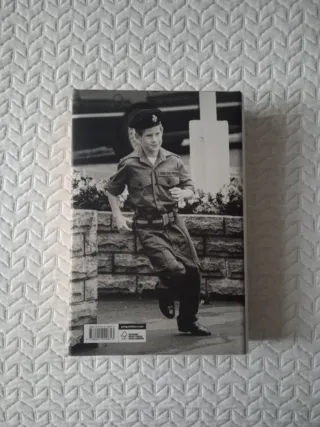 LIBRO PRÍNCIPE HARRY EN LA SOMBRA
