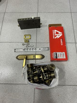 Cerradura CR seguridad y pomo puerta interior