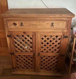 Mueble de madera rústico