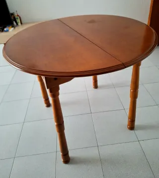 Tavolo consolle rotondo in legno