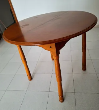 Tavolo consolle rotondo in legno