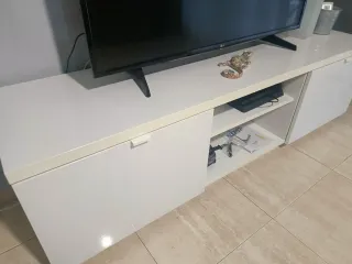 Mueble bajo TV blanco