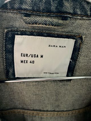 Chaqueta Vaquera Zara Talla M, diseño desgastado