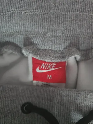 Pantalón Nike gris, de niño Talla M.