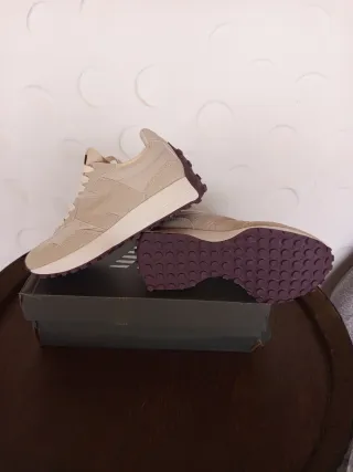 New Balance 327 Beige