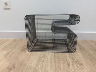 Mesa auxiliar curva moderna metal gris