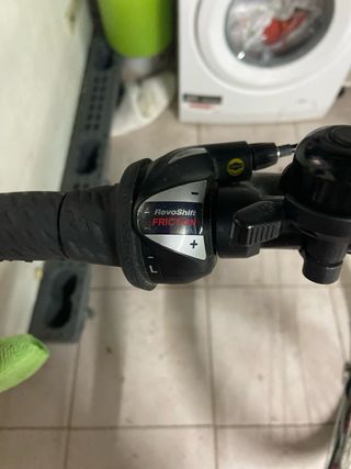 Bicicleta de paseo con silla para niño