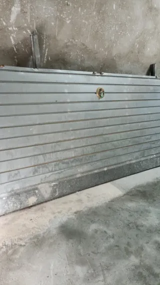 Puerta de garaje metálica