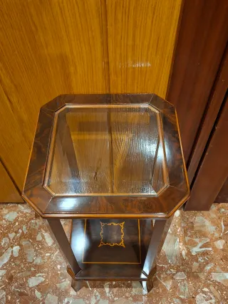 Pedestal madera y cristal octogonal
