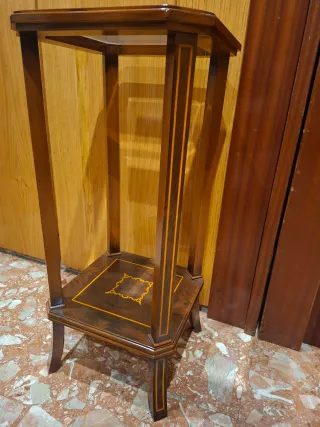 Pedestal madera y cristal octogonal
