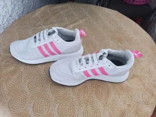 Zapatillas Adidas Blancas y Rosas