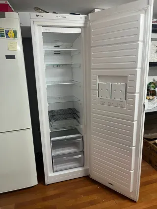 Congelador Vertical Balay Blanco