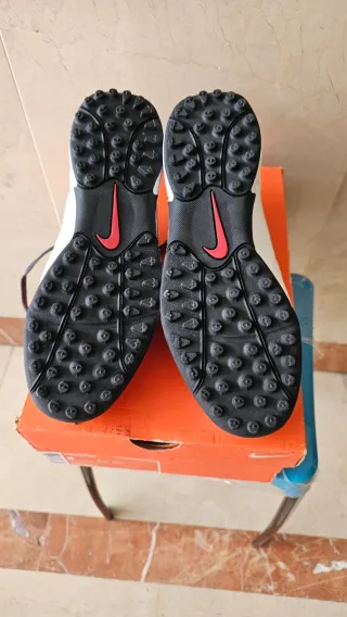 Zapatillas Nike Futbol Blancas y Negras