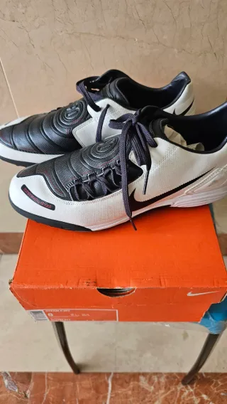 Zapatillas Nike Futbol Blancas y Negras