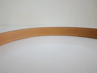 Cintura in camoscio marrone con fibbia dorata