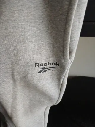 Pantalón de chándal Reebok gris