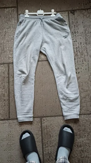 Pantalón de chándal Reebok gris