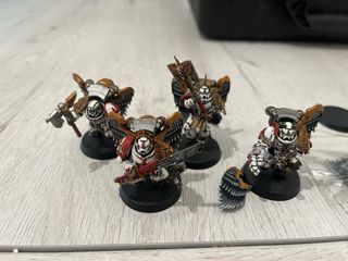 Maletín Warhammer 40k con figuras