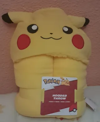 Manta con capucha Pikachu Pokémon
