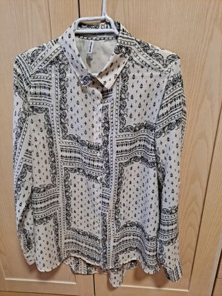 Blusa Stradivarius Estampada Talla S