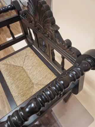 Butaca antigua madera maciza oscura