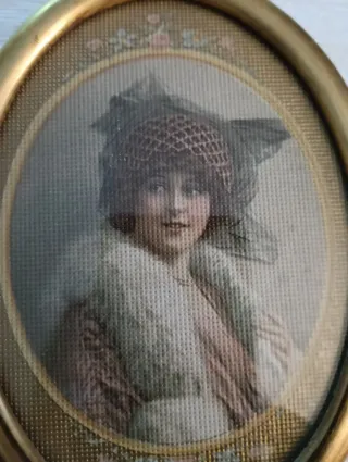 2 Cuadros Ovalados Dorados vintage