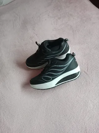Zapatillas Mujer Talla 38 Negras y Blancas
