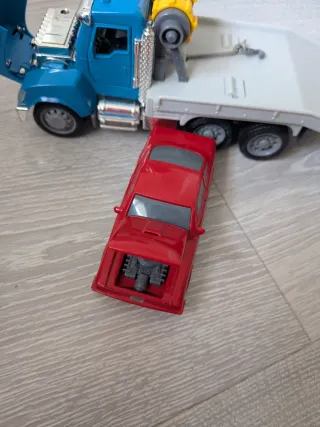 Grúa y Coche Rojo Driven