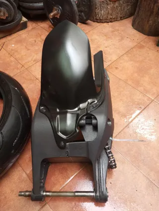 Basculante y neumático trasero Ducati Monster 696